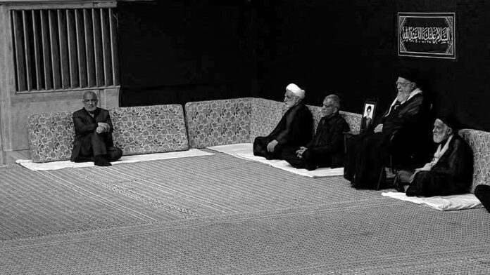 وهم بإصلاح نظام إيران الاستبدادي لولایة الفقیة