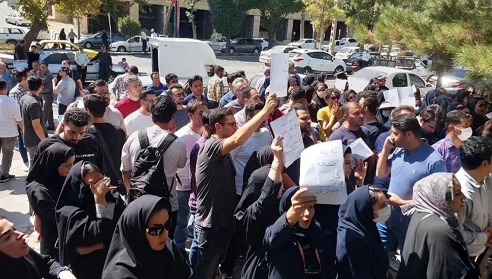 موجة جديدة من الاحتجاجات في إيران: آفاق قاتمة لنظام خامنئي