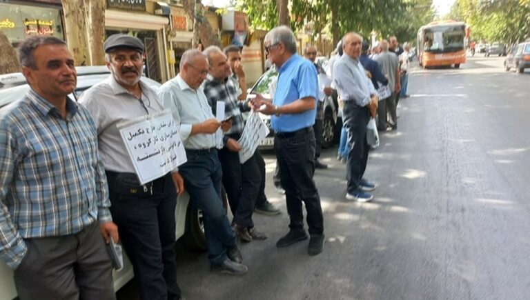 تواصل التجمعات الاحتجاجية للمتقاعدين والموظفين في مختلف مدن إيران