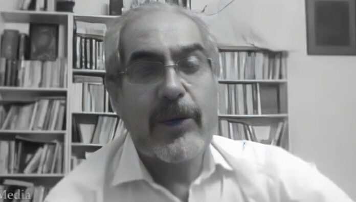 خبیر حکومي  يشكك في استمرار حكومة الرئيس بزشكيان وسط تحديات متزايدة