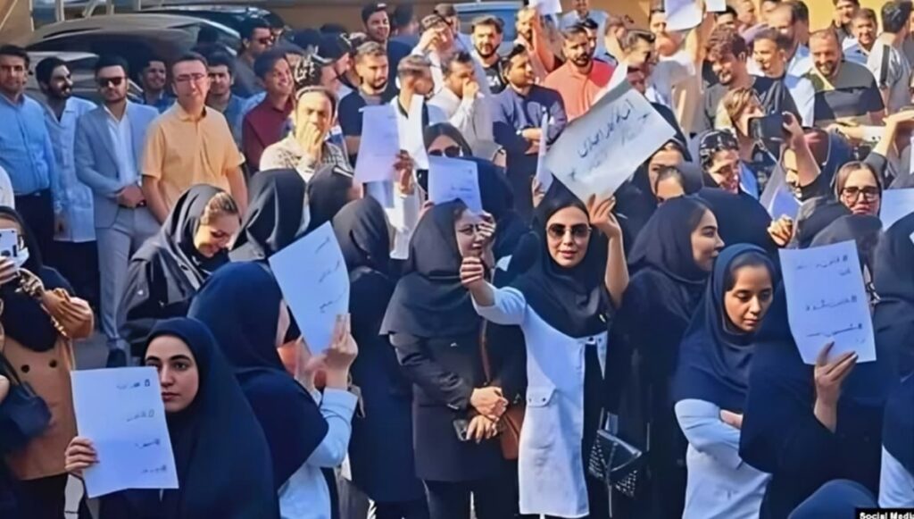 خامنئي والأزمات الاقتصادية القاتلة