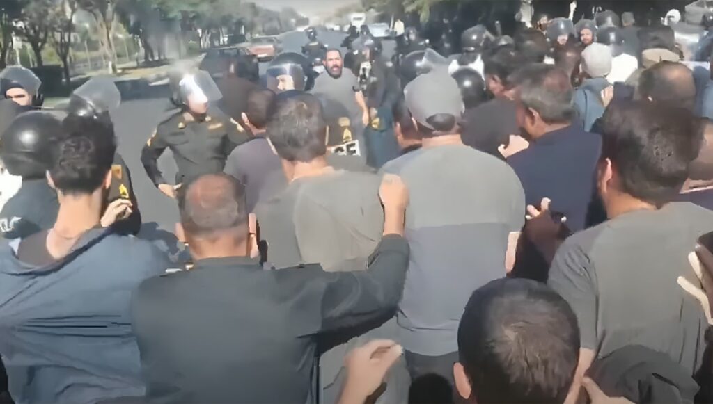 تصاعد الاحتجاجات في إيران: المقاومة الشعبية تتوسع والبلد على أعتاب انتفاضة جديدة