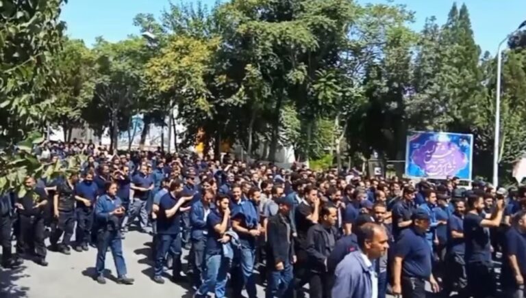 اشتباكات  بين قوات الأمن وعمال مصنع “واکن پارس” في أراك: إصابات واعتقالات في اليوم السادس والثلاثين للإضراب