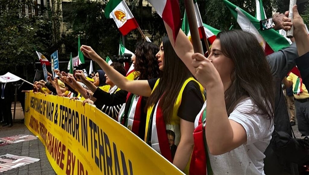 إيرانيون في المنفى يحتجون على حضور رئيس النظام في الجمعية العامة للأمم المتحدة