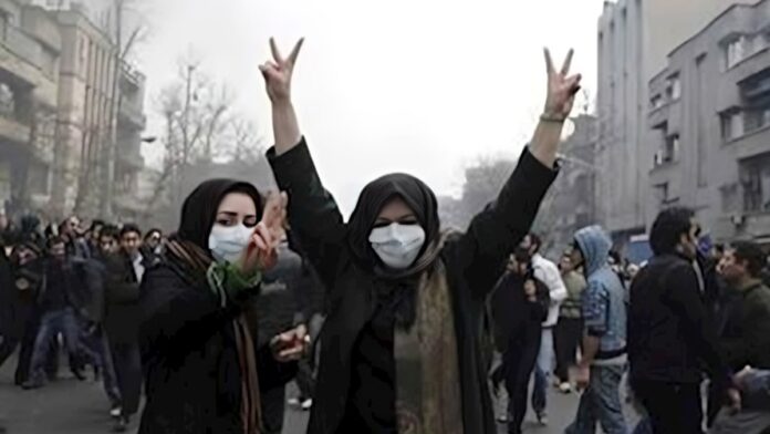 الدول الخمس الكبرى تدين قمع النظام الإيراني وتعلن دعمها لحقوق النساء والفتيات