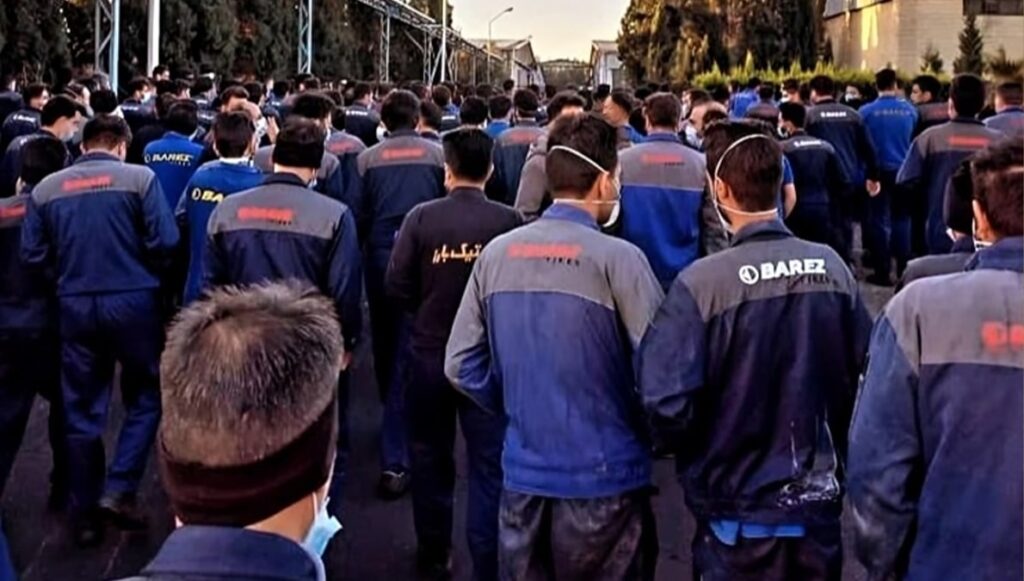 اليوم السابع من إضراب آلاف عمال في كرمان شرق إيران واعتقال عدد من العمال