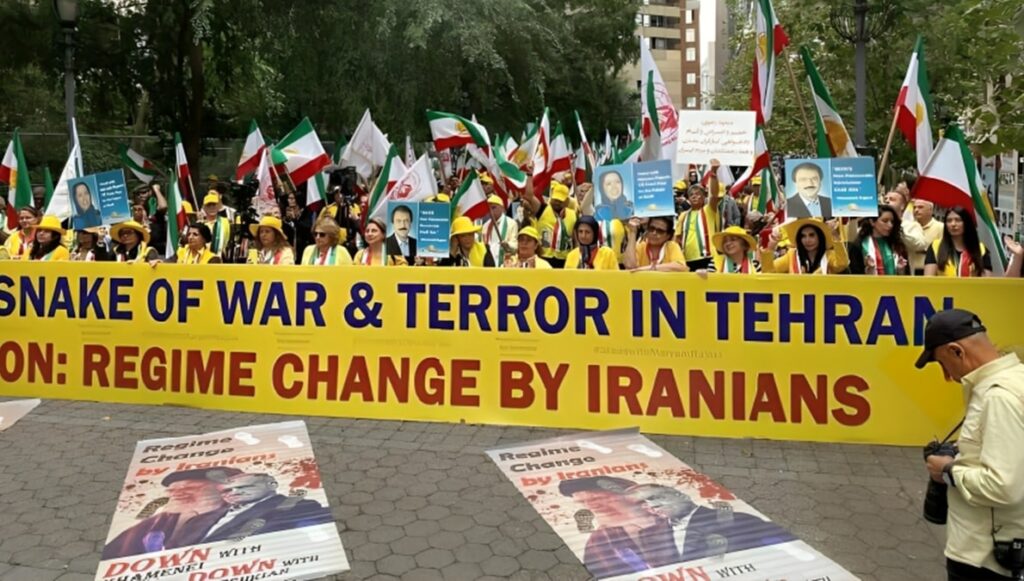 تظاهرة حاشدة للإيرانيين في نيويورك ضد حضور رئيس النظام الإيراني الأمم المتحدة