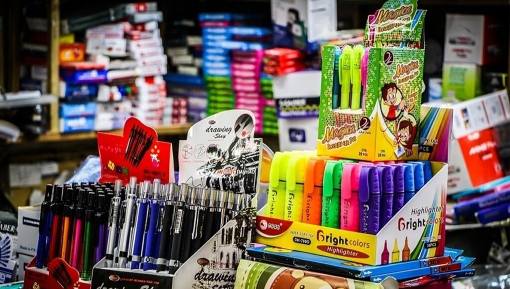 تزايد أسعار اللوازم المدرسية في إيران