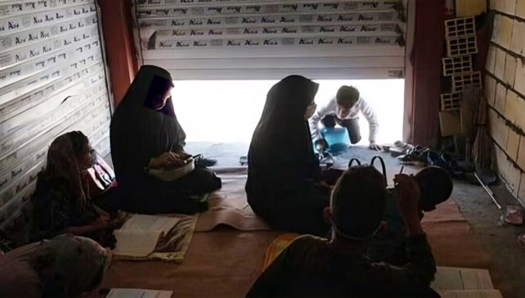 أب بلوشي يضرم النار في نفسه بعد رفضه تسجيل طفله في المدرسة بزاهدان