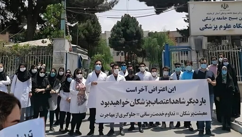 إيران على أعتاب التغيير: موجة الاحتجاجات تشير إلى حالة ثورية في المجتمع