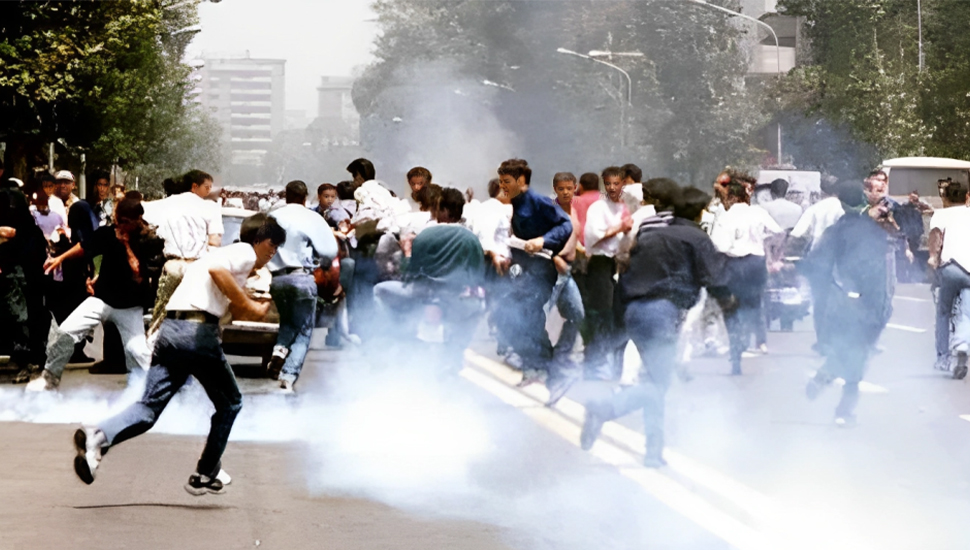 إيران .. صراع بين الشعب ودیکتاتوریة