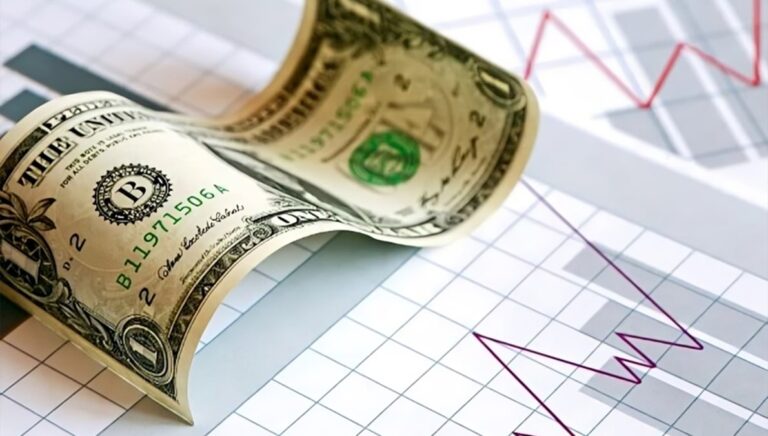 إيران تواجه عجزًا ماليًا هائلًا بينما الاقتصاد يتأرجح على شفا الانهيار
