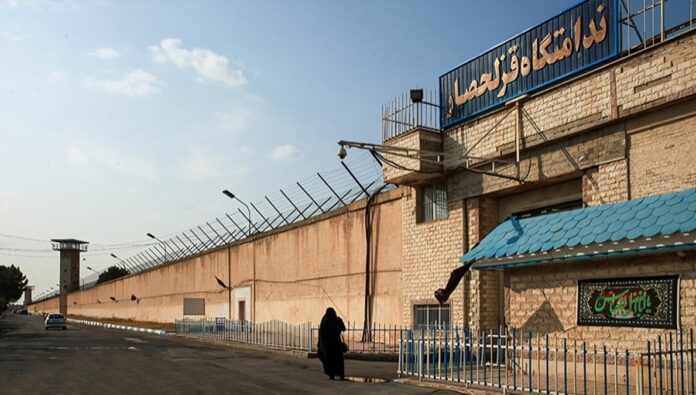 السجناء السياسيون في سجن قزلحصار يدعون إلى التحرك ضد الإعدامات في اليوم العالمي لمناهضة عقوبة الإعدام