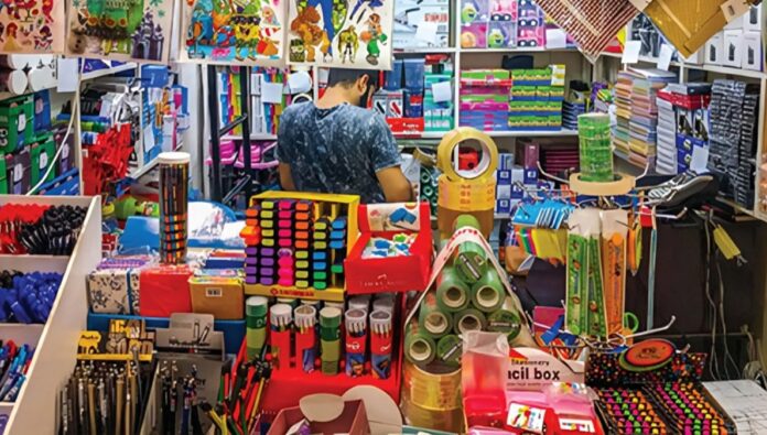 ارتفاع تكاليف المستلزمات المدرسية في إيران: العائلات تواجه عبئاً مالياً متزايداً