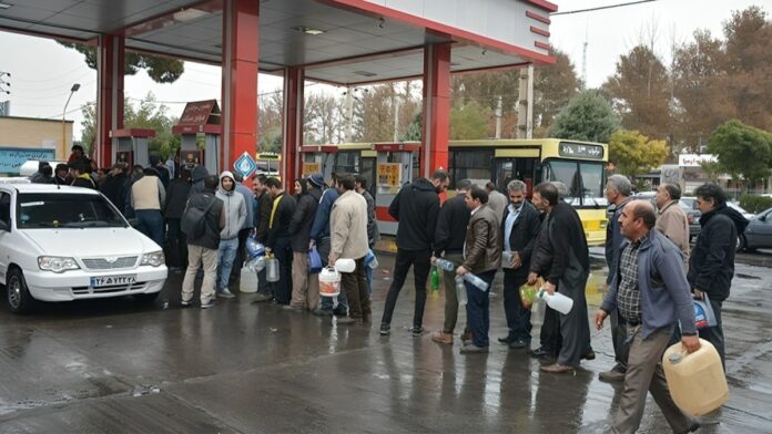 زيادة أسعار البنزين في إيران: الخوف من انتفاضات وسط الأزمات الاقتصادية