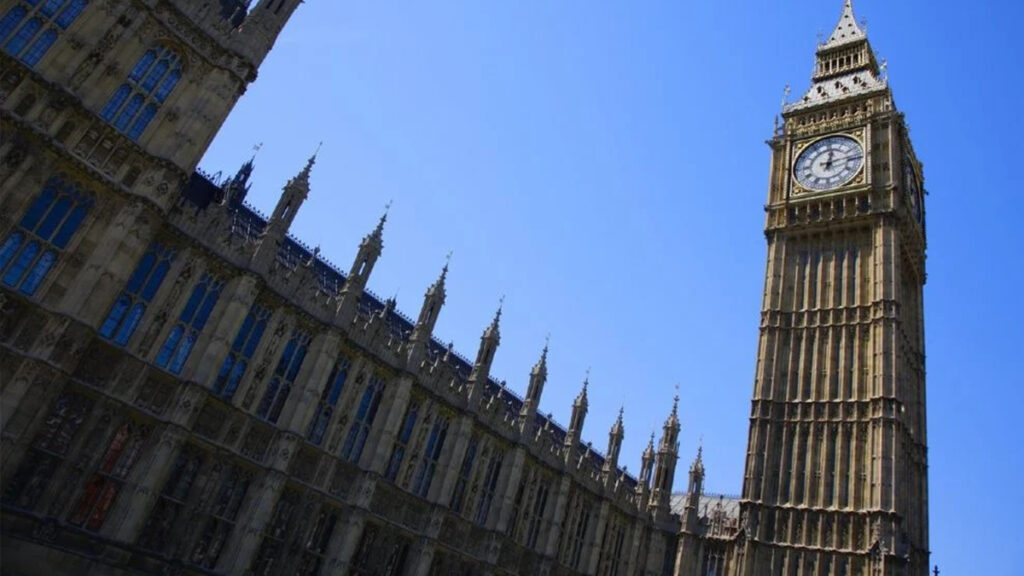 البرلمان البريطاني يؤكد إعادة فرض العقوبات كخيار لبرنامج إيران النووي