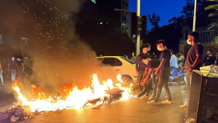 صحوة الشباب المتصاعدة وتأثيرها على نظام الملالي في إيران