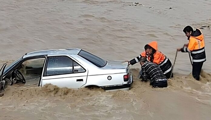 الفيضانات المدمرة وفقدان الأرواح في جيرفت شرق إيران
