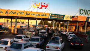 التوترات في المنطقة تؤدي إلى تدهور العملة ونقص الوقود في إيران