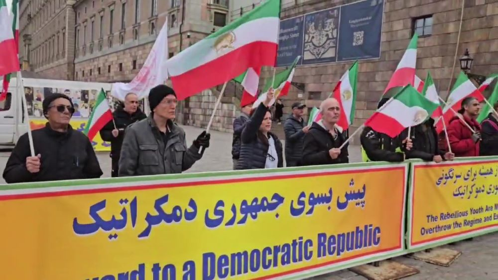 دعم لحملة لا للإعدامات في إيران بقيادة مريم رجوي: مظاهرات في بوخارست وستوكهولم