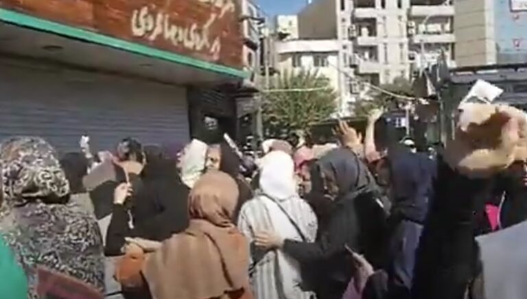احتجاجات واسعة للمتقاعدين في إيران وسط تجاهل النظام للأزمة المعيشية