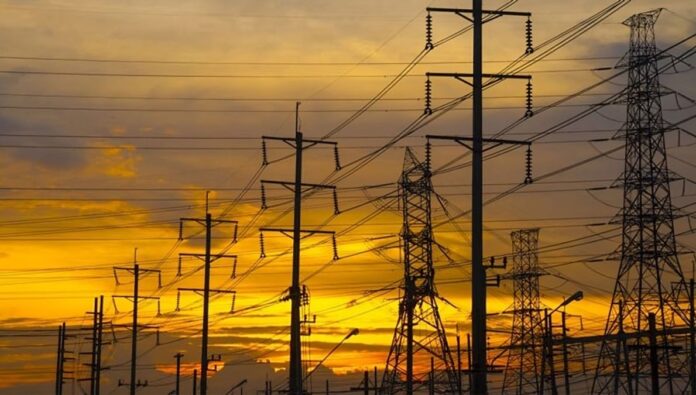 عودة انقطاع الكهرباء في إيران: هدية من حكومة خامنئي المفلسة