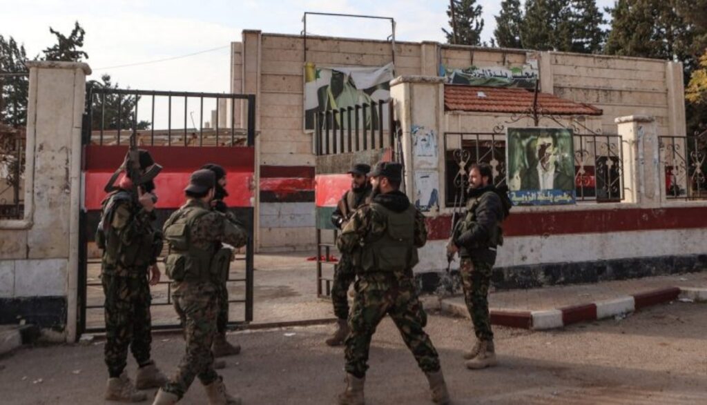 سوريا: المعارضة المسلحة تسيطرعلى حلب و انسحاب قوات بشار الاسد وإيران من كامل محافظة إدلب