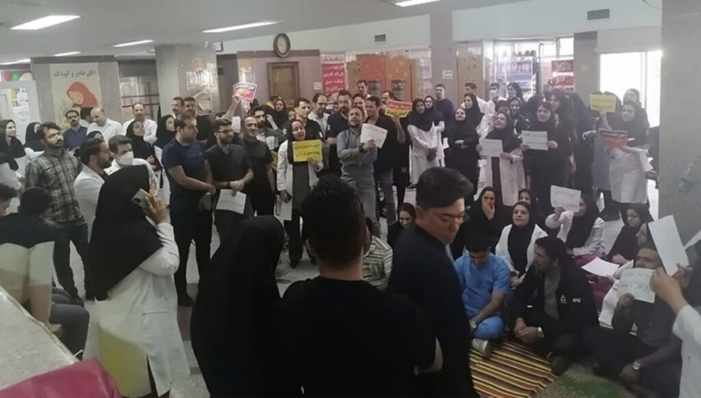 احتجاجات المتقاعدین في إیران ضد خامنئي: يكفي تأجيج الحروب، موائدنا فارغة