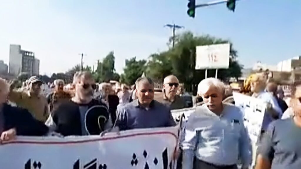 احتجاجات واسعة النطاق في إيران بسبب الأزمات الاقتصادية