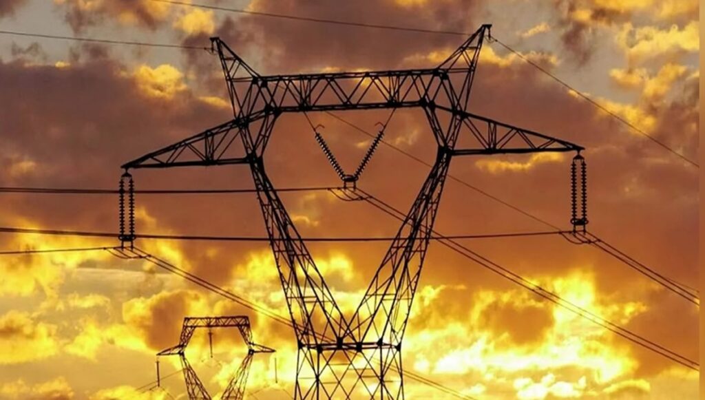 أزمة الكهرباء في إيران: فساد النظام وتهميش الأولويات الوطنية