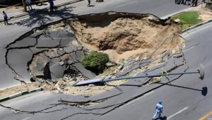 تفاقم حوادث الهبوط الأرضي في طهران يؤدي إلى وفيات وتحذيرات من كارثة محتملة