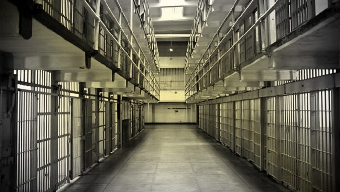 استخدام الأمراض القسرية كأداة لقمع السجناء السياسيين في إيران