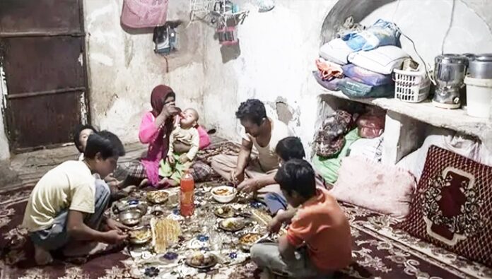 مركز أبحاث حکومی:  تصاعد الفقر والتضخم في إيران