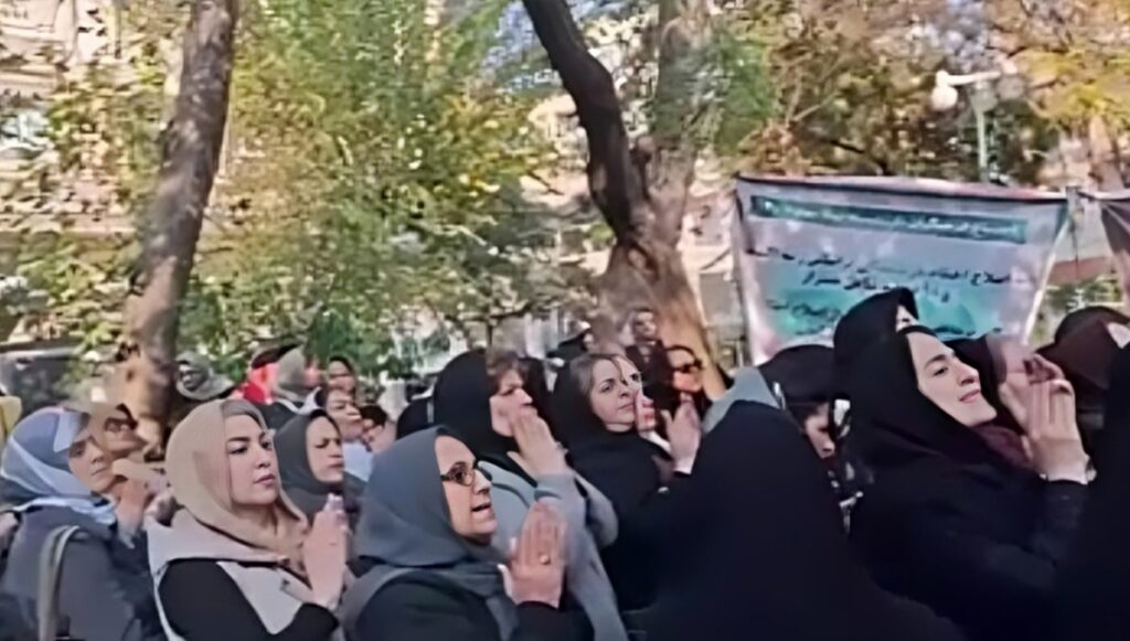 موجة احتجاجات تعكس السخط الشعبي وسط أزمة اقتصادية متفاقمة في إيران