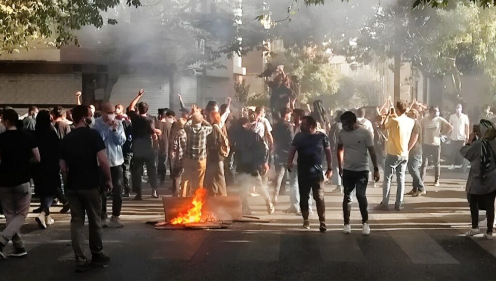 جيش الجياع في إيران مستعدّ لمعركة لا هوادة فيها