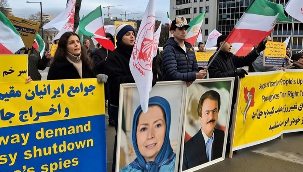 إقامة طاولة كتب و معرض لصور شهداء المقاومة الإيرانية في باريس واسلو وسيدني وهامبورغ