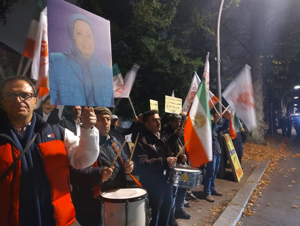 اغلاق القنصليات الإيرانية في ألمانيا یرحب به من قبل المقاومة الإيرانية في هامبورغ وبرلين