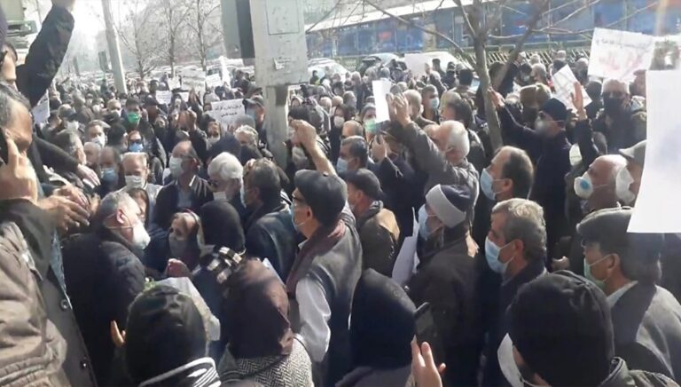 زيادة ضئيلة في رواتب المتقاعدين الإيرانيين مقابل ارتفاع كبير في الإنفاق العسكري
