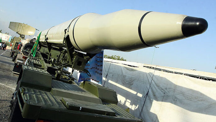 بريطانيا تفرض عقوبات على شركات الطيران والشحن الإيرانية بسبب نقل صواريخ باليستية لروسيا