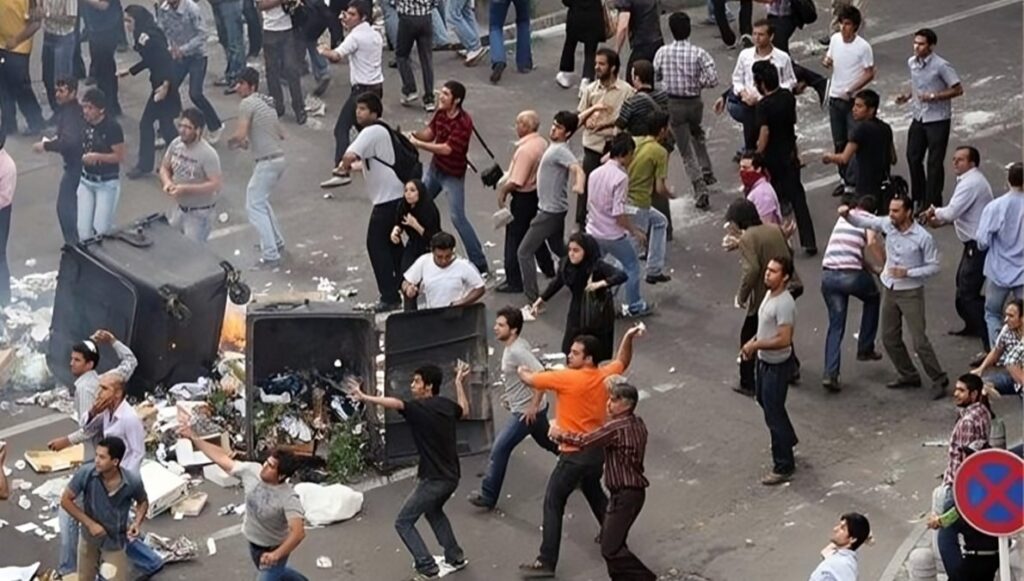 نظرة شاملة على انتفاضة 2009: نظام ولاية الفقيه على حافة الانهيار