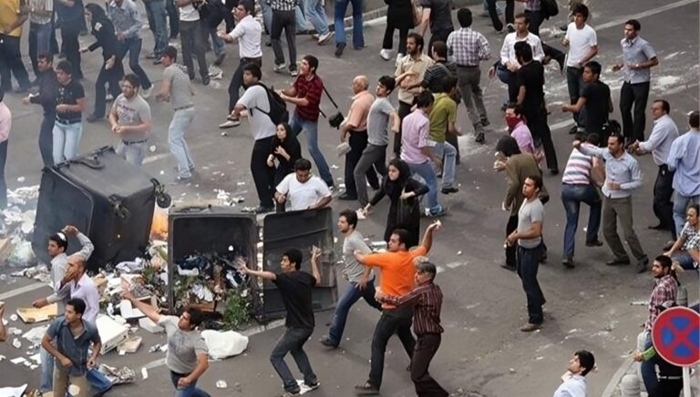نظرة شاملة على انتفاضة 2009: نظام ولاية الفقيه على حافة الانهيار