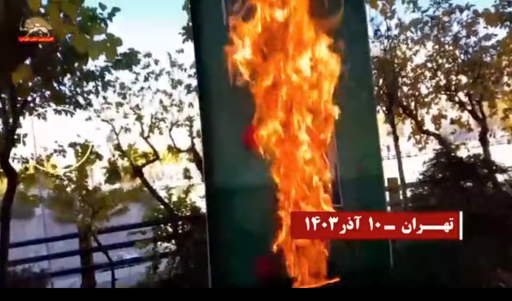 شباب الانتفاضة يضرمون النار في مراكز قمعية ورموز النظام في عدة مدن بإيران