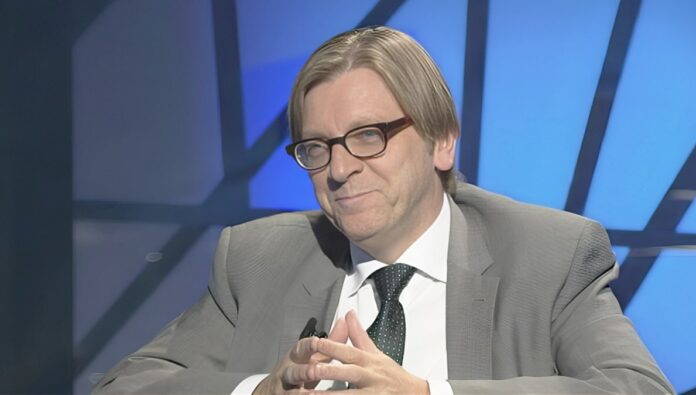 دعوة رئيس وزراء بلجيكا السابق لتبني موقف أوروبي أكثر صرامة تجاه إيران