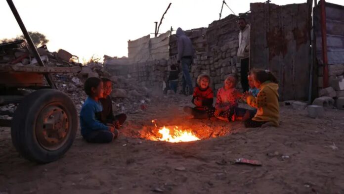 اليونيسيف تحذر: أطفال غزة يموتون من البرد