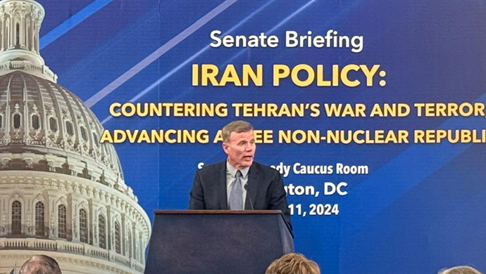 القائد الأعلى السابق لحلف الناتو: خطة السيدة مريم رجوي تمثل إطارًا شاملاً لبناء إيران ديمقراطية