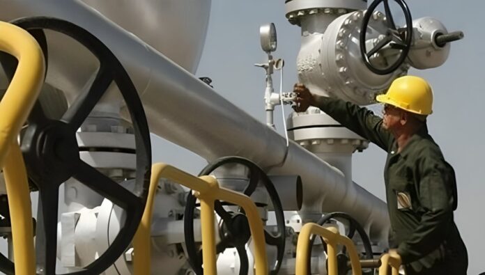 تحديات صناعية وعجز الطاقة يعصفان بإيران وسط إخفاقات إدارية