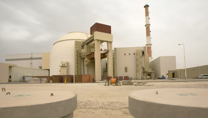 تهديدات نووية إيرانية: استراتيجية خامنئي لإخفاء الضعف