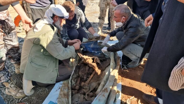 رويترز: مقبرة جماعية قرب دمشق تضم 100,000 جثة