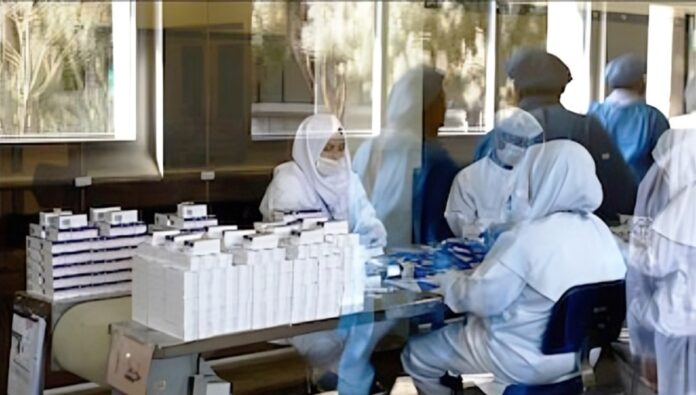 صناعة الأدوية في إيران تواجه أزمة متفاقمة: اضطرابات مالية وتراجع الإنتاج يعمقان نقص الأدوية