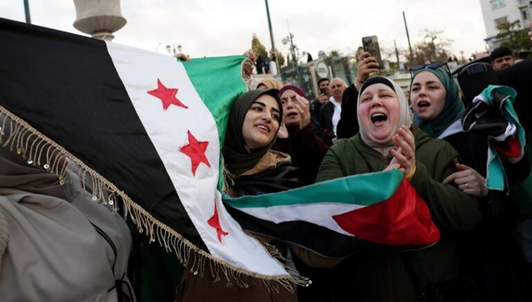 التلغراف: انقسامات حادة داخل القوات المسلحة الإيرانية عقب سقوط بشار الأسد